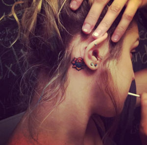 50+ Amazing Behind The Ear Tattoos For Women